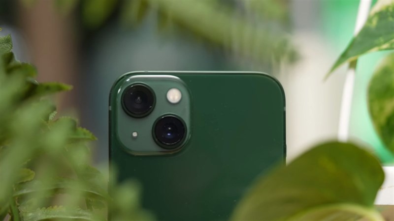 iPhone 13 phiên bản màu Xanh rừng thông
