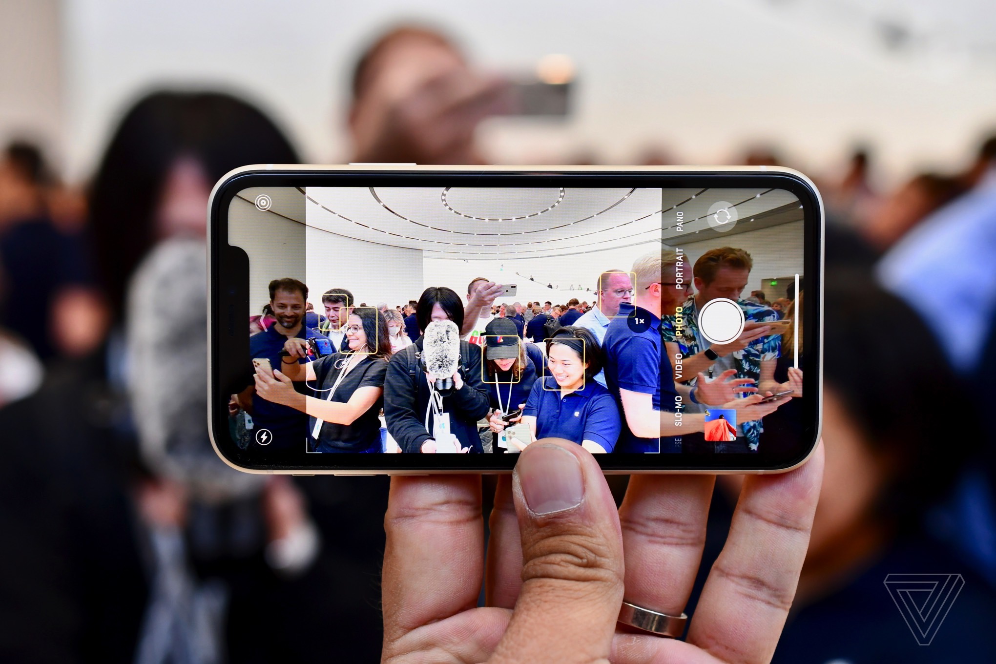 Toàn cảnh các màu sắc đặc biệt của bộ 3 iPhone mới - Clickbuy