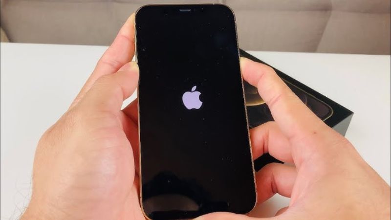 Khởi động lại iPhone 16 để giúp máy chạy mượt trở lại