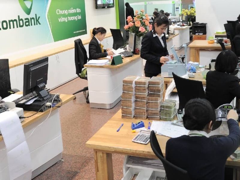 Hướng dẫn đăng ký SMS Banking Vietcombank tại quầy giao dịch