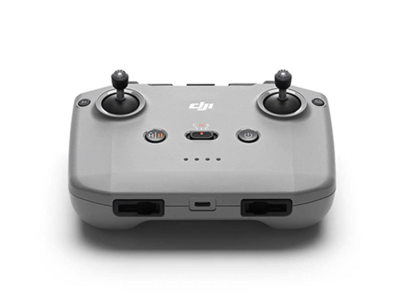 Tay điều khiển trong DJI Neo Fly More Combo mang lại lợi ích gì?