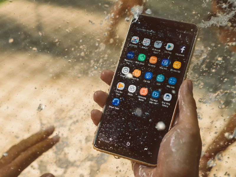 Giải quyết ngay khi smartphone dính nước