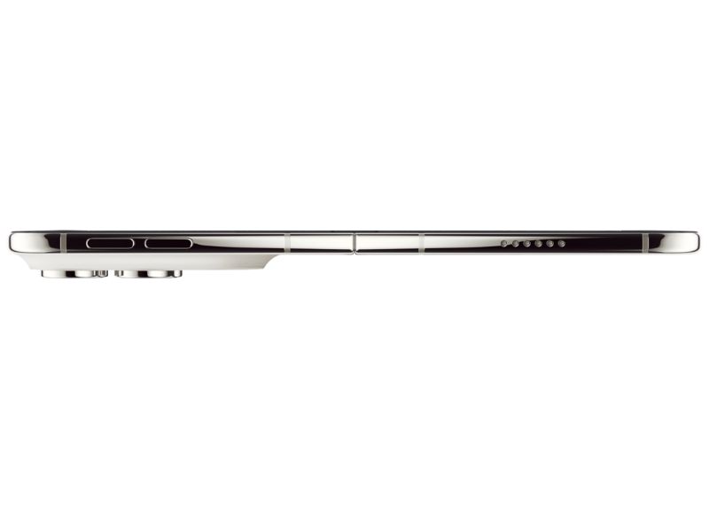 Máy có thiết kế titan cực mỏng
