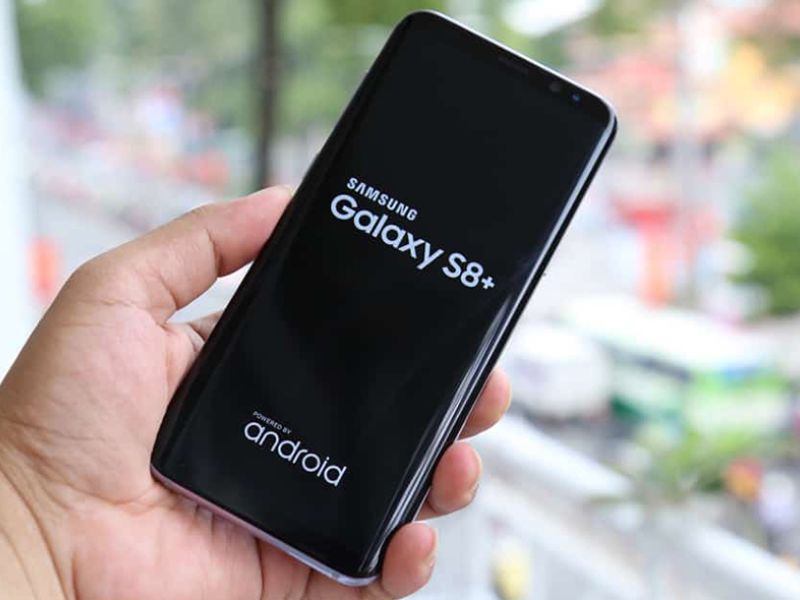 Khởi động điện thoại Samsung và kiểm tra hoạt động