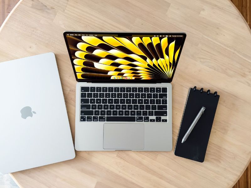 Mua MacBook Air 2024 uy tín tại Clickbuy