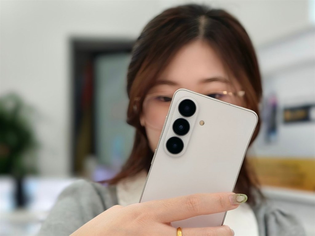AI trên Samsung Galaxy S26 Plus giúp chụp ảnh rõ nét hơn