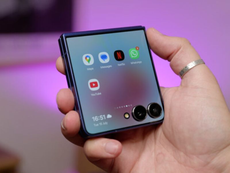 Màn hình Samsung Galaxy Z Flip 8: Linh hoạt hơn trong từng thao tác