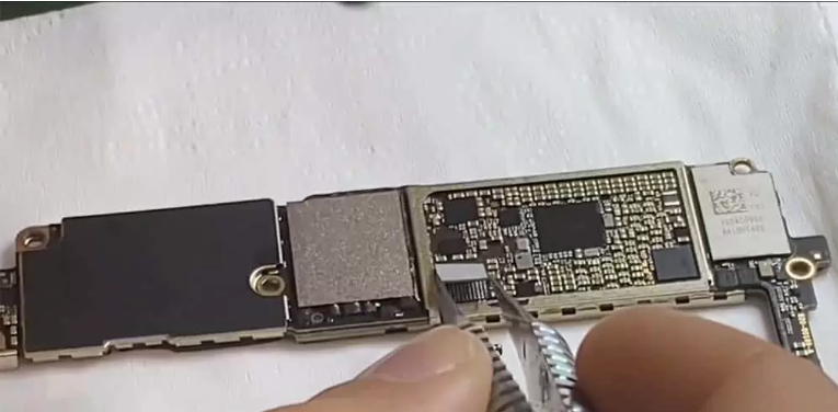 Nguyên nhân gây ra sự cố âm thanh trên iPhone 8 Plus