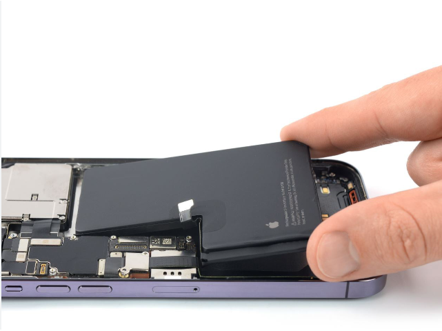 Thay pin iphone 14