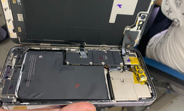 Quy trình thay pin iPhone 15 Plus Clickbuy