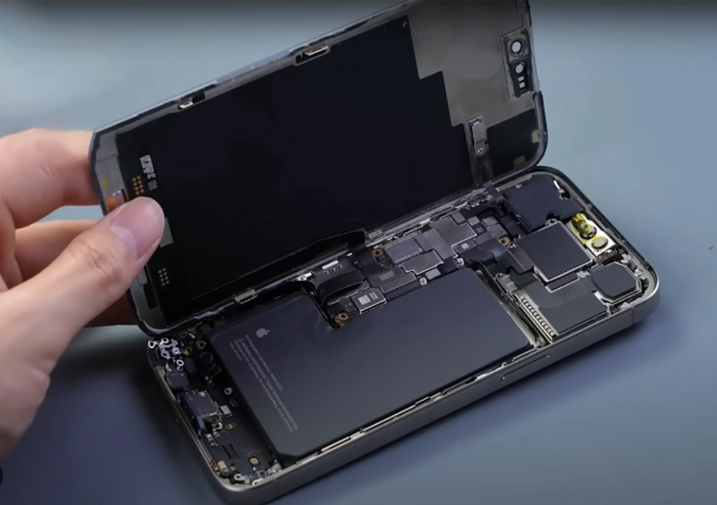 Quy trình thay pin iPhone 15 Pro Max Clickbuy