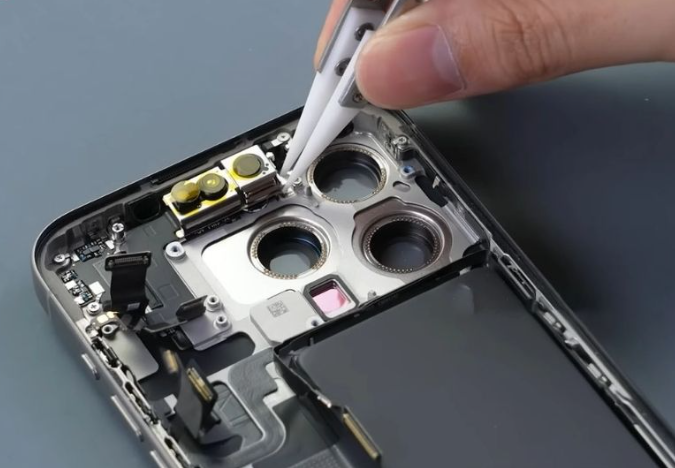 Quy trình sửa lỗi Face ID trên iPhone 15 Pro Max