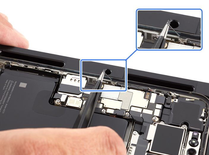 Quy trình sửa sóng iPhone 15 Pro tại Clickbuy