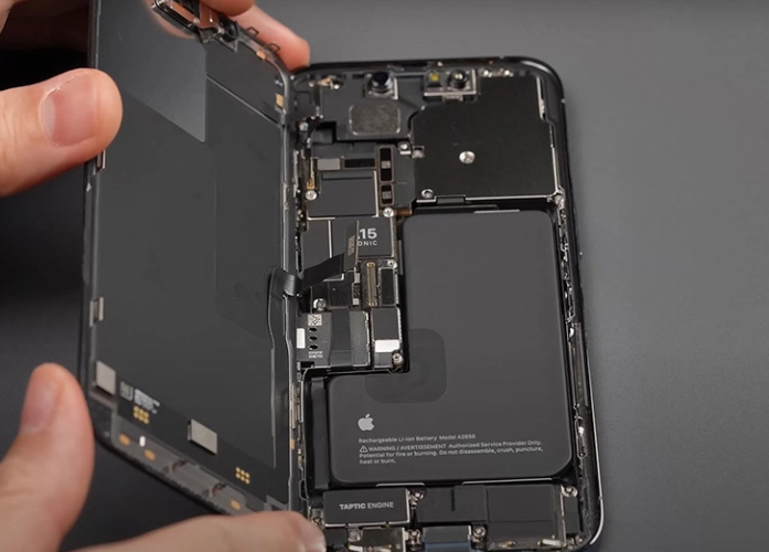 Quy trình thay loa iPhone 13 tại Clickbuy