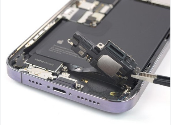 Quy trình thay loa iPhone 14 Pro Max tại Clickbuy