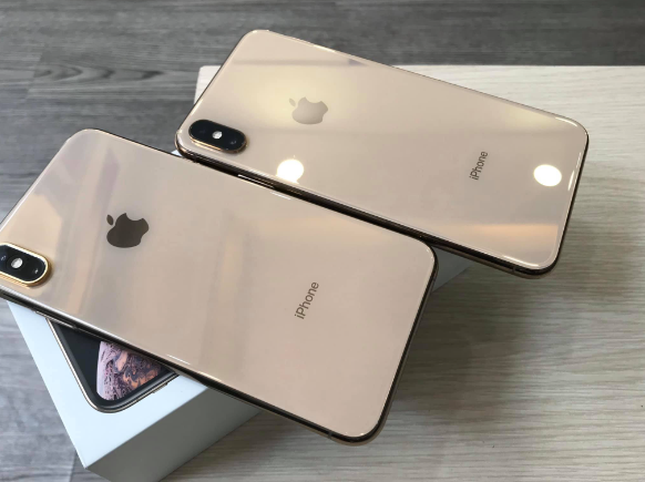 Quy trình thay kính lưng iPhone Xs Max tại Clickbuy