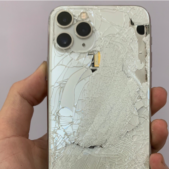 Lợi ích khi thay kính lưng iPhone 11 Pro tại Clickbuy