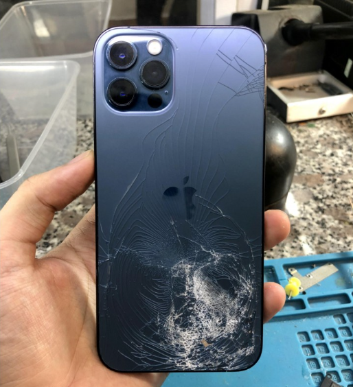 Quy trình thay kính lưng iPhone 12 Pro tại Clickbuy