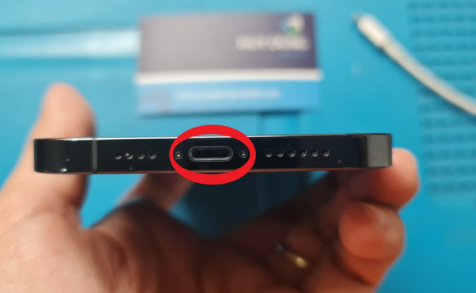 Quy trình thay chân sạc iphone 15 plus