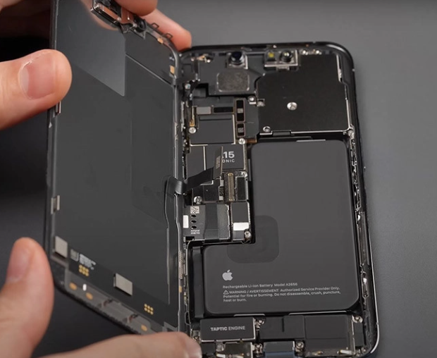 Thay chân sạc iphone 13 pro max