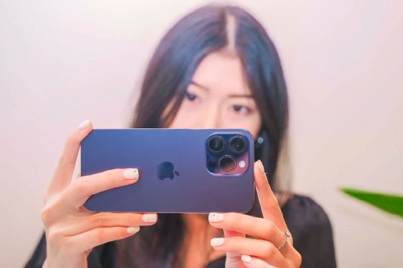 Sử dụng iPhone 14 cẩn thận để tránh trầy xước, hư hỏng