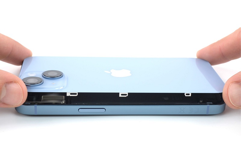 Quy trình thay kính lưng cho iPhone 14 chuyên nghiệp, chuẩn kỹ thuật tại CLICKBUY