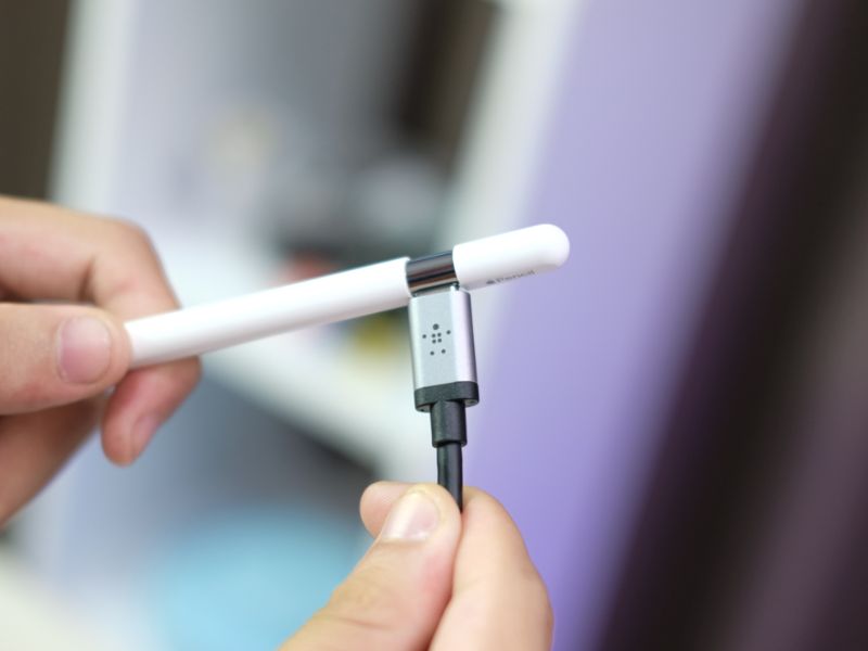Bút Apple Pencil sạc lại qua cổng USB-C 