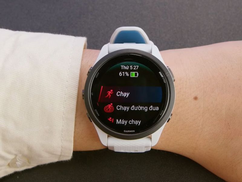 Màn hình của đồng hồ chạy bộ Garmin Forerunner 265 Music