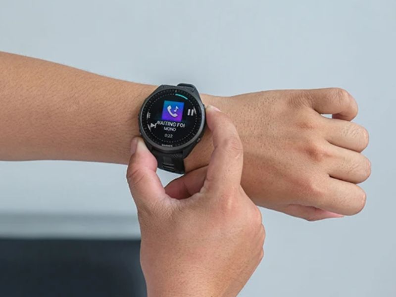 Thiết kế của đồng hồ chạy bộ Garmin Forerunner 965