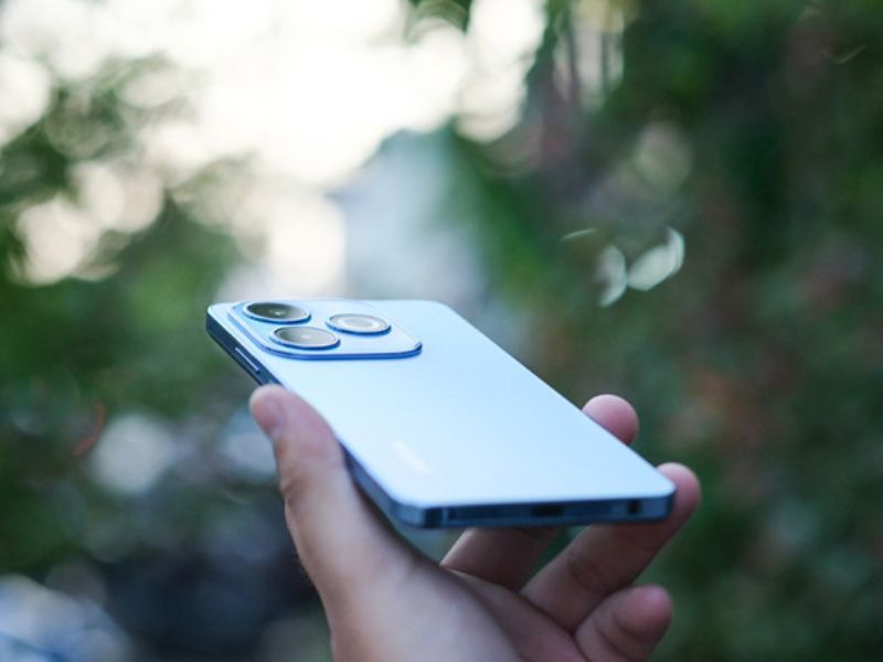 Mặt lưng của Infinix HOT 40i
