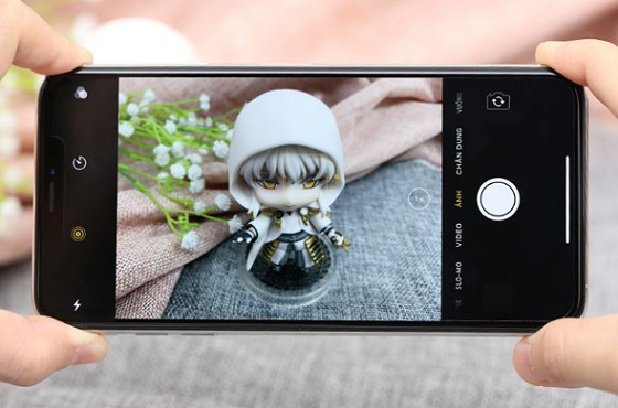 Camera trước của iPhone Xs Max bị mờ