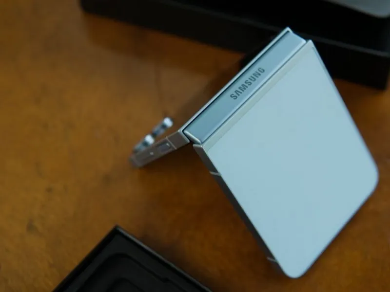 galaxy z flip trẻ trung