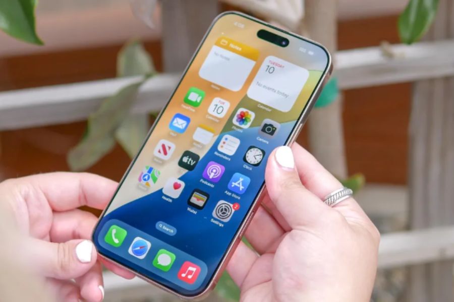 Tuổi thọ pin và khả năng sạc của 2 dòng máy