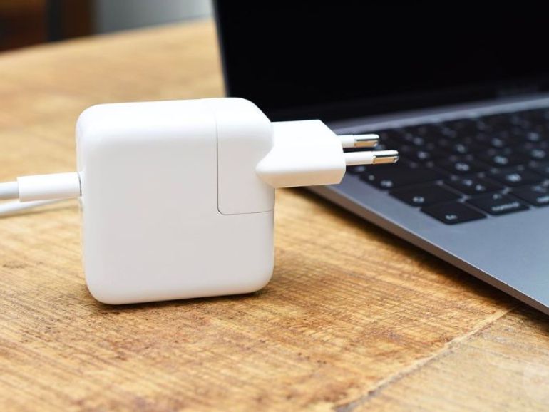 Dùng công suất sạc Macbook Air M1 bao nhiêu W là hợp lý nhất?