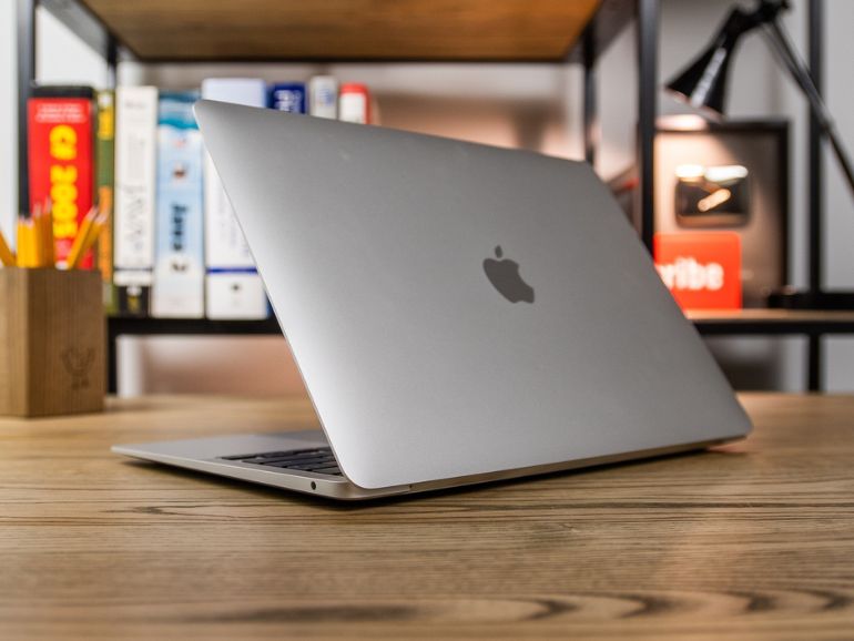 Nên mua MacBook Air M1 hay M2 trong năm 2025?