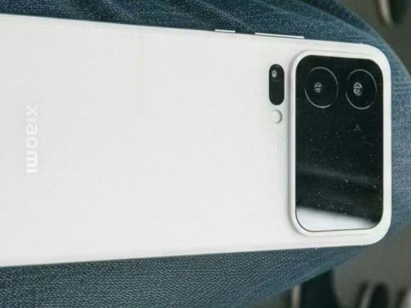 Xiaomi 16 Pro Max có màn hình phụ lớn ở mặt sau