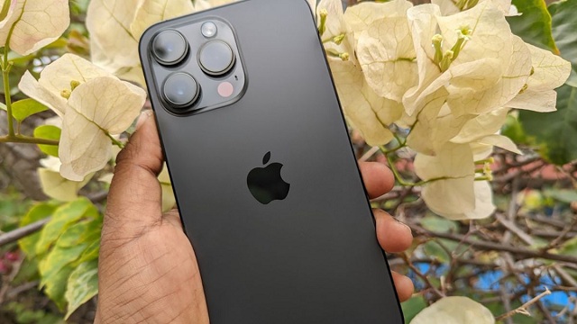 Màu đen iPhone 14 Pro Max nổi bật với các đường nét thiết kế tinh xảo, đẳng cấp