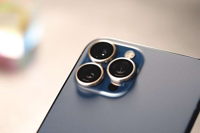 Hệ thống camera sau của iPhone 14 Pro Max lồi hẳn lên mặt lưng