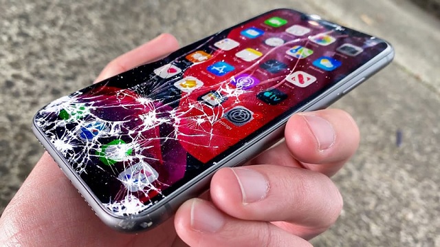 Clickbuy - địa chỉ thay mặt kính iPhone uy tín, chất lượng