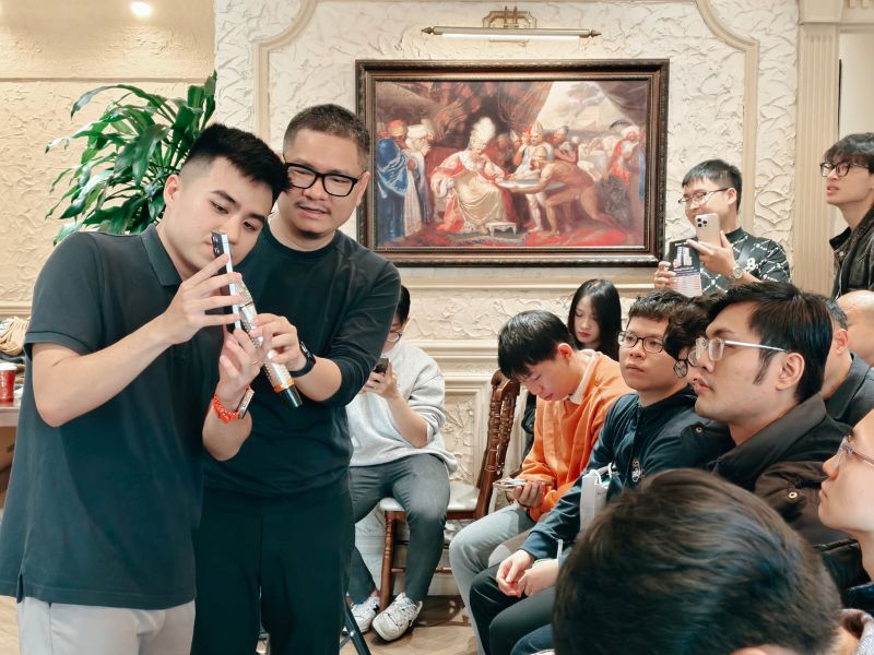 trải nghiệm cùng các KOL