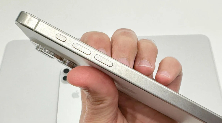 nút trên iPhone 16