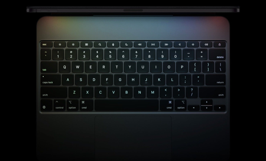 5 Lý Do Tại Sao Bạn Nên Xem Xét iPad Pro M4 2024: bàn phím