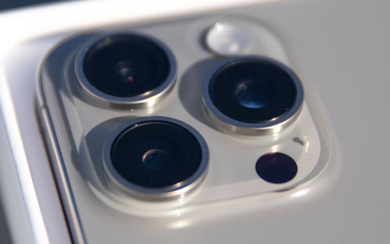 Cải tiến vượt bậc camera trên <a  data-cke-saved-href='https://clickbuy.com.vn/iphone-16-series' href='https://clickbuy.com.vn/iphone-16-series'>iphone 16</a> Pro và iPhone 16 Pro Max: 4 tính năng đáng chờ đợi