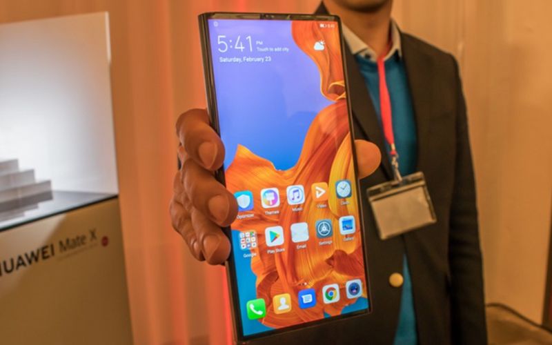 Huawei vượt mặt Samsung: Sự thống trị mới trên thị trường smartphone màn hình gập