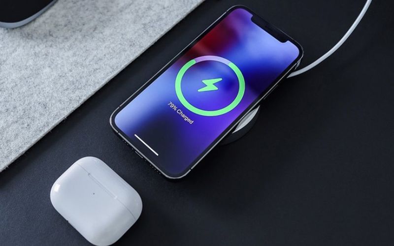 Tối ưu hóa sạc không dây iPhone: Sự thật về ảnh hưởng đến tuổi thọ pin