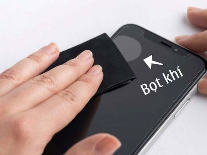 Bước 4: Loại bỏ bọt khí bên trong