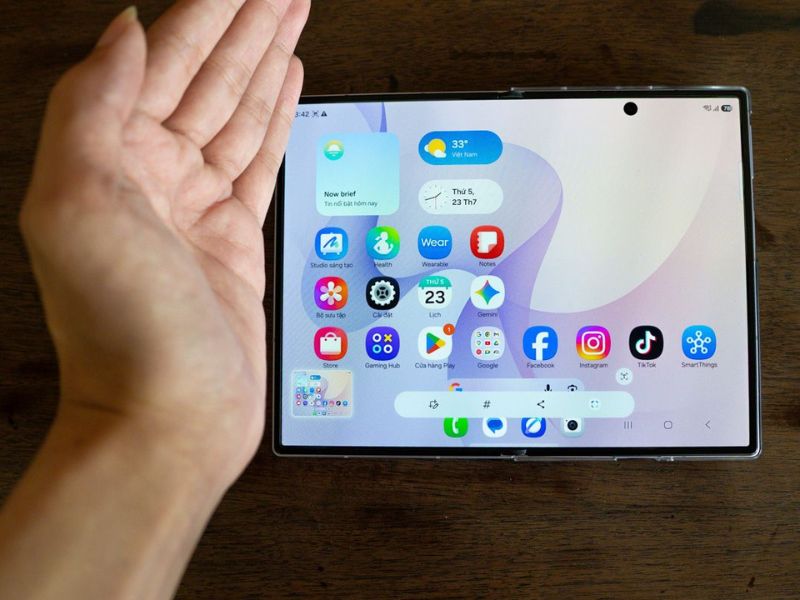 Hướng dẫn cách chụp màn hình Samsung Galaxy Z Fold8 bằng cử chỉ