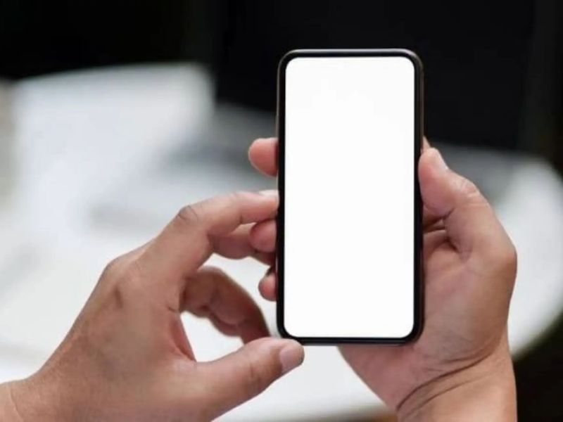 Điện thoại bị trắng màn hình xử lý như thế nào