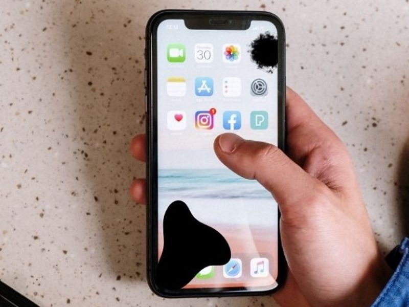 iPhone bị đen góc màn hình do đâu