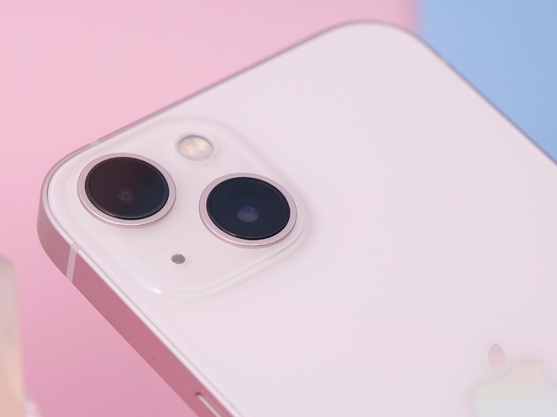 Có nên mua iPhone 13 màu hồng ở thời điểm hiện tại?